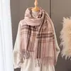 Bufanda Chal de Cuello Cálido Anti-frío a Cuadros de Temperamento Estilo Coreano Otoño e Invierno Versátil para Viajes Diarios Bufanda con Borlas de Cachemira Sintética para Pareja