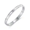 Pulsera de Fritillaria Blanca con Incrustaciones de Diamantes de Venta Caliente Moda de Lujo Ligero ins Sentido de Alta Calidad Pulsera de Acero de Titanio con Imitación de Concha Chapada en Oro de 18 Quilates