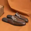 Chinelo Estilo Coreano Transfronteiriço Sapatos de Couro Sem Salto Masculinos Chinelos Meia-Concha Moda Simples Meia-Concha Estação Independente