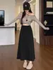 Saia Fashionável Preta de Comprimento Médio Feminina 2026 Cintura Alta Redutora de Idade Saia Reta Evasê Elegante Solta com Caimento Saia de Comprimento Médio