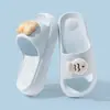 Novedad de Verano Chanclas de Gato y Pez de Dibujos Animados con Sensación de Pisar Excremento, Sandalias Ligeras Cómodas Antideslizantes para Interiores con Suela Suave para Mujer