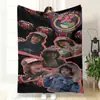 Manta Cálida Estampada de la Serie de Televisión Americana Stranger Things, Manta Espesa de Felpa, Forrada de Vellón, Producto Más Vendido, Nueva Manta de Franela en Aliexpress
