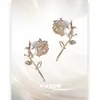 Aretes de Rosa Dorada para Mujer 2026 Modelo Nuevo Lujo Ligero Moda Exquisito Diseño Original Aguja de Plata 925 Joyería para Orejas
