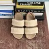 Sandalias de tira de felpa suave estilo coreano para mujer, nuevo modelo otoño e invierno 2026, zapatos peludos con hebilla de suela plana, sandalias versátiles para exteriores