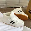 Tênis de skate de cano alto feminino ins tendência 2026 primavera novo versátil casual sapatos de pão esportivo casual para estudantes tênis brancos pequenos