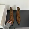 Botines cortos de tacón grueso estilo retro francés con estampado de leopardo y punta fina para mujer, nueva colección otoño 2026