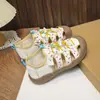 Sandalias de Verano para Niñas Estilo Coreano Nuevo Punta Cerrada Suela Suave Antideslizantes Moda Versátiles Transpirables Zapatos de Playa