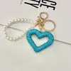 Llavero de Corazón Hueco con Pedrería Creativo Hecho a Mano Estilo Ins Versátil Colgante de Bolsa con Perlas en Forma de Corazón Regalo