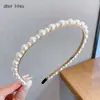 Diadema de Nuevo Estilo 2026 con Diseño de Corona Alta, Elegante Pasador de Perlas Artificiales, Diadema de Lujo Ligero Inspirada en Chanel para Uso Diario con Dientes
