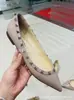 Zapatos Planos Nuevos de Primavera 2026 para Mujer con Puntera Puntiaguda y Tachuelas, Tacones Planos con Tachuelas de Boca Baja de Cuero Genuino, Bailarinas Clásicas Versátiles