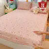 Saia de Cama de Gaze Dupla Camada Classe A Peça Única Doméstica Novo Protetor de Colchão 1.5 Dormitório Estudantil Lençol de Cama Antiderrapante Conjunto de Três Peças