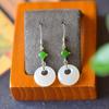 Pendientes con hebilla Ruyi de estilo nacional retro para mujer, nuevos pendientes de nicho de lujo ligeros y modernos de 2022.