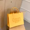Bolsa de fieltro personalizada para celebridad de internet, bolso de mano para novia, Año Nuevo, recuerdo de empresa rojo, bolsa de fieltro tipo tote, bolsa de boda al por mayor
