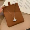 Collar de Falda Pequeña con Forma de Abanico de Cobre Incrustado con Diamantes Estilo Coreano para Mujer, Gama Alta, Elegante, Sencillo, de Moda y Tendencia, Venta al por Mayor