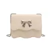 Bolsa com Elemento Borboleta para Mulheres, Estilo Verão, Design de Nicho, Bolsa Transversal com Alça de Corrente no Ombro, Bolsa Fashionável da Moda