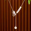 Popular Collar de Plata de Ley S925, Diseño de Lujo Ligero de Nicho con Mariposa de Nácar, Borla de Perlas, Colgante para Clavícula, Accesorio de Alta Gama