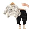 Traje de Primavera y Otoño para Niños 2025 Nuevo Moda para Niños Conjunto de Dos Piezas de Manga Larga Estampado Completo con Letras Tendencia Venta al por Mayor