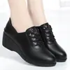 Zapatos para mamá, estilo coreano, color liso, cómodos, suela simple, tacón de cuña, nueva colección de otoño 2026, para mujeres de mediana edad y mayores, corte bajo, punta redonda, zapatos de mujer