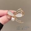 Broche Borboleta com Estilo de Luxo Leve, Nicho e Minimalista de Alta Qualidade, Usado como Alfinete de Roupa para Ternos, Acessório de Moda com Pérolas