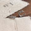 Aretes Círculo Cruz para Mujer Aretes Retro Oscuros Antiguos Nicho Recortado Flor de Ratán para Mujer Estilo Ins Aretes Simples