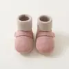 Zapatos de Bebé para Otoño e Invierno, Zapatos para Niños Pequeños, Zapatos y Calcetines Antideslizantes de Suela Suave, Zapatos de Bebé para Interiores, Zapatos de Algodón para Recién Nacidos, Dibujos Animados de Terciopelo de Coral