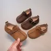Sapatos Birkenstock de comércio exterior para crianças 2026 outono novo estilo sapatos pequenos de couro da moda retrô para bebês e crianças pequenas sapatos de calçar