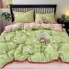 Juego de Cama de Hilo Bouclé Estilo Nuevo 2026 de Cuatro Piezas, Estilo Ins con Encaje de Pompón, para Dormitorio de Estudiante, Juego de Tres Piezas
