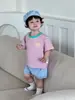 Camiseta Infantil Listrada de Manga Curta e Shorts Jeans, Roupas de Bebê Finas de Verão, Conjuntos para Meninos, Atacado do Fabricante Personalização