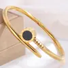 Pulseira Popular Coreana de Titânio com Números Romanos, Pulseira Strap de Temperamento com Diamantes Inteiros, Design Vazado, Pulseira Clássica Versátil
