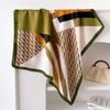 Lenço Quadrado Pequeno de Seda 70cm Simples Pied-de-Poule Lenço de Pescoço Estampado Primavera e Verão Lenço Profissional para Mulheres