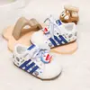 Zapatos Deportivos para Niñas Zapatos Deportivos Lindos para Niños 2026 Primavera Verano Nuevos Superficie de Cuero Niños Medianos y Pequeños Zapatos de Entrenamiento Alemanes