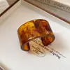 Pulsera Redonda Asimétrica con Acrílico Difuminado Moda Europea y Americana Nueva Pulsera Versátil Joyería de Mano de Nicho de Gama Alta para Mujeres