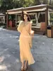 Xiu Xixi Líneas Trece 2026 Primavera Etiqueta Blanca Elegante Encaje Cintura Alta Adelgazante Vestido para Mujeres 88481