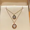 Nuevo Collar Redondo de Moneda de Gama Alta con Nácar de Doble Cara, Moneda Gruesa de Cobre Chapada en Oro de 18K, Incrustación Completa de Diamantes CNC, Cadena Versátil para Clavícula de Lujo Ligero