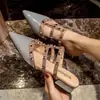 Mules de punta estilo francés con remaches y tacones altos, mules de tacón grueso de vestir para mujer primavera-verano 2024