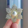 Broche Elegante de Perlas y Mariposas Estilo Coreano para Mujer, Broche Versátil de Pedrería, Pin Creativo Anti-Exposición, Fábrica de Accesorios para Trajes