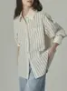 Camisa Casual Versátil de Algodón con Textura, Rayas y Parches, Estilo Universitario Fresco