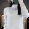 Moda color sólido cuello alto medio Flor Diamante Andy Terciopelo primera línea listo para usar cálido holgado adelgazante para el trabajo base de punto para mujer