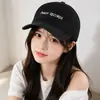 2026 Versão Coreana Ins Primavera e Verão Novo Versátil Simples Boné de Beisebol Jeans Proteção Solar ao Ar Livre Bordado de Letra Boné Bico de Pato
