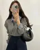 Camisa chic coreana de principios de otoño, de un solo botón, con bolsillos, holgada y de manga larga para mujer, camisa a rayas