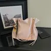 Bolso de Mujer 2026 Otoño Nuevo Moda de Nicho Transfronterizo Bolso de Mano Versátil para Viajar Cadena Hombro Cruzado Bolso Tote