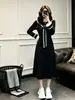 Vestido de otoño e invierno estilo Chanel para mujer, nuevo modelo 2026, entallado en la cintura, adelgazante, elegante, rejuvenecedor, vestido negro extremadamente hermoso