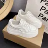 Zapatillas blancas de suela gruesa para mujer, ligeras y que aumentan la altura, de comercio exterior, nuevas zapatillas casuales versátiles para primavera y otoño