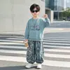 Conjunto de moletom infantil, estiloso e legal para meninos, novo conjunto casual de duas peças para primavera e outono para crianças pequenas, moda infantil tendência 2026