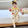 Pijama de Encaje con Cuello de Muñeca para Niñas Otoño e Invierno 2026 Nuevo Moda Coreana para Niños Conjunto de Cardigan Ropa de Casa Tendencia