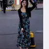 Vestido de tirantes estampado azul para mujer, sensación de lujo ligero y alta gama, estilo de verano, estilo francés, entallado en la cintura, floral, vestido largo de vacaciones
