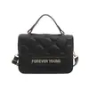 Bolso pequeño cuadrado elegante y versátil con correa de cadena, un diseño popular del verano de 2026