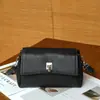 Bolsa Feminina de Nicho Estilo Coreano Mais Vendida, Bolsa Transversal Moderna e Tendência, Bolsa Quadrada Pequena de Couro Genuíno com Fivela de Fecho, Bolsa de Ombro Versátil