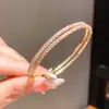 Pulseira Aberta Estilo Coreano Zircônia Cúbica Coração Geométrico Nó de Bambu Pulseira de Luxo Leve Sensação de Alto Padrão Design com Senso Joia de Mão de Nicho Atacado