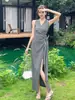 Vestido Longo Elegante e Moderno com Listras para o Verão de 2026, Decote V, Ajuste na Cintura, Design Francês, Slim-Fit para Mulheres